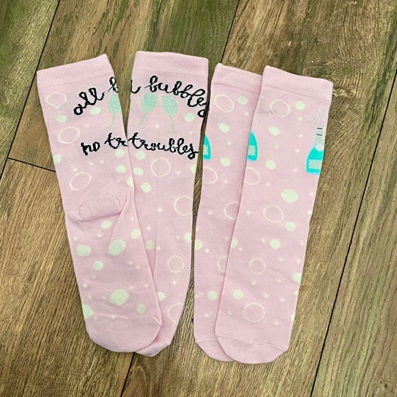 NWOT Set of 2 Champagne Socks-Ladies 6-10 - Picture 1 of 3